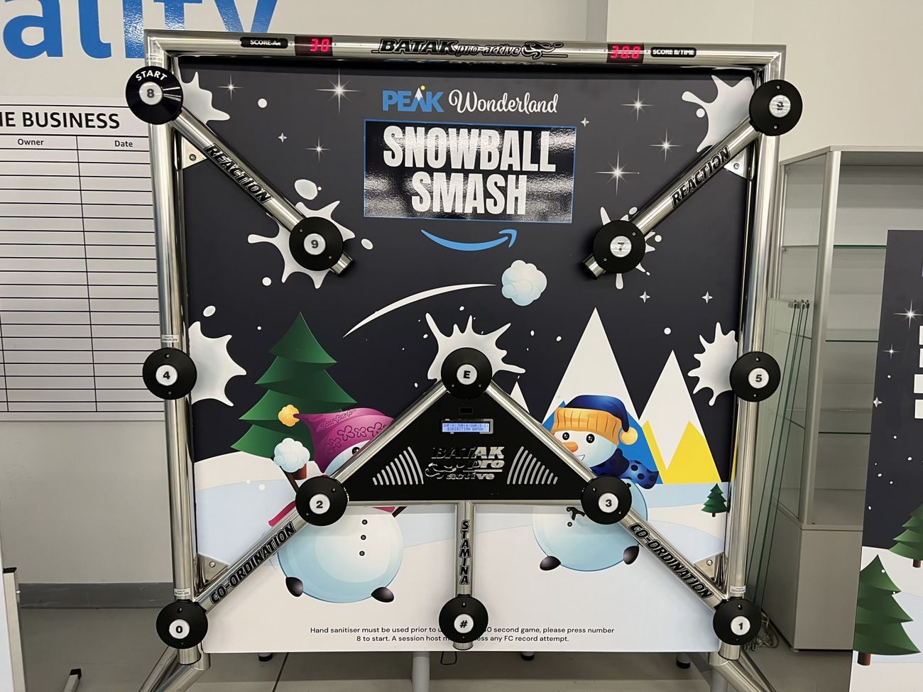 The Batak Snowball Smash with dual digital score displays, 12 numbered targets and winter-themed artwork of snowmen and mountains