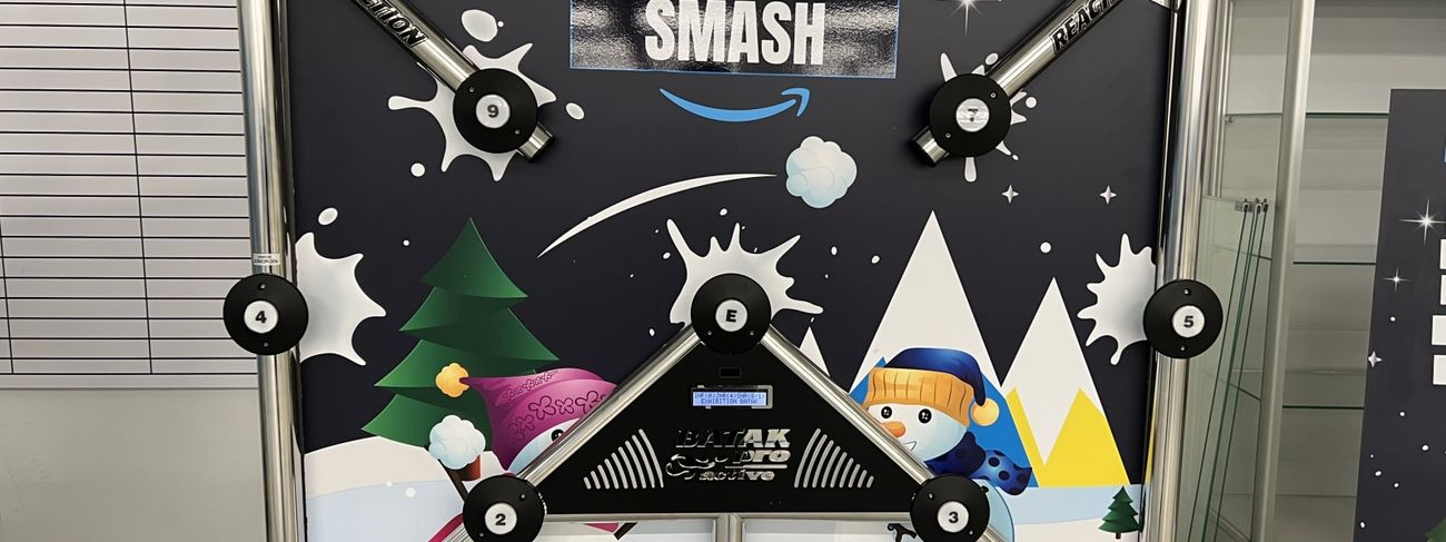 The Batak Snowball Smash wall with dual digital score displays, 12 numbered targets and winter-themed snowmen artwork