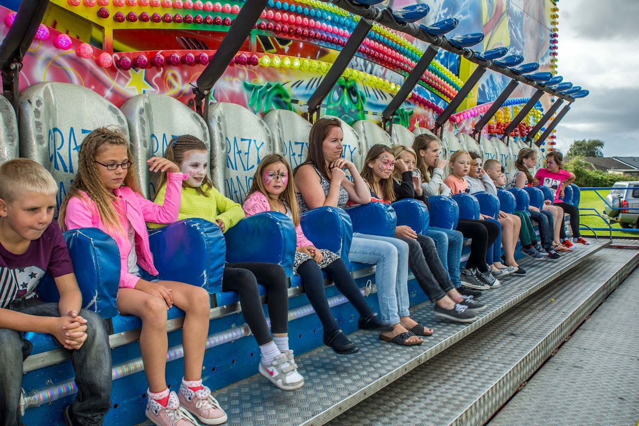 Wide view along the loaded Miami ride bench and silver loading platform at an outdoor event